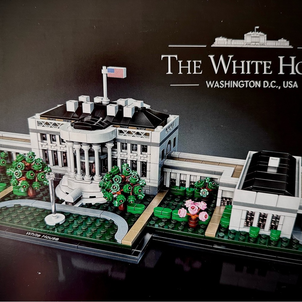 LEGO Architecture – 21006 – Construction Set – The White House (open box item)